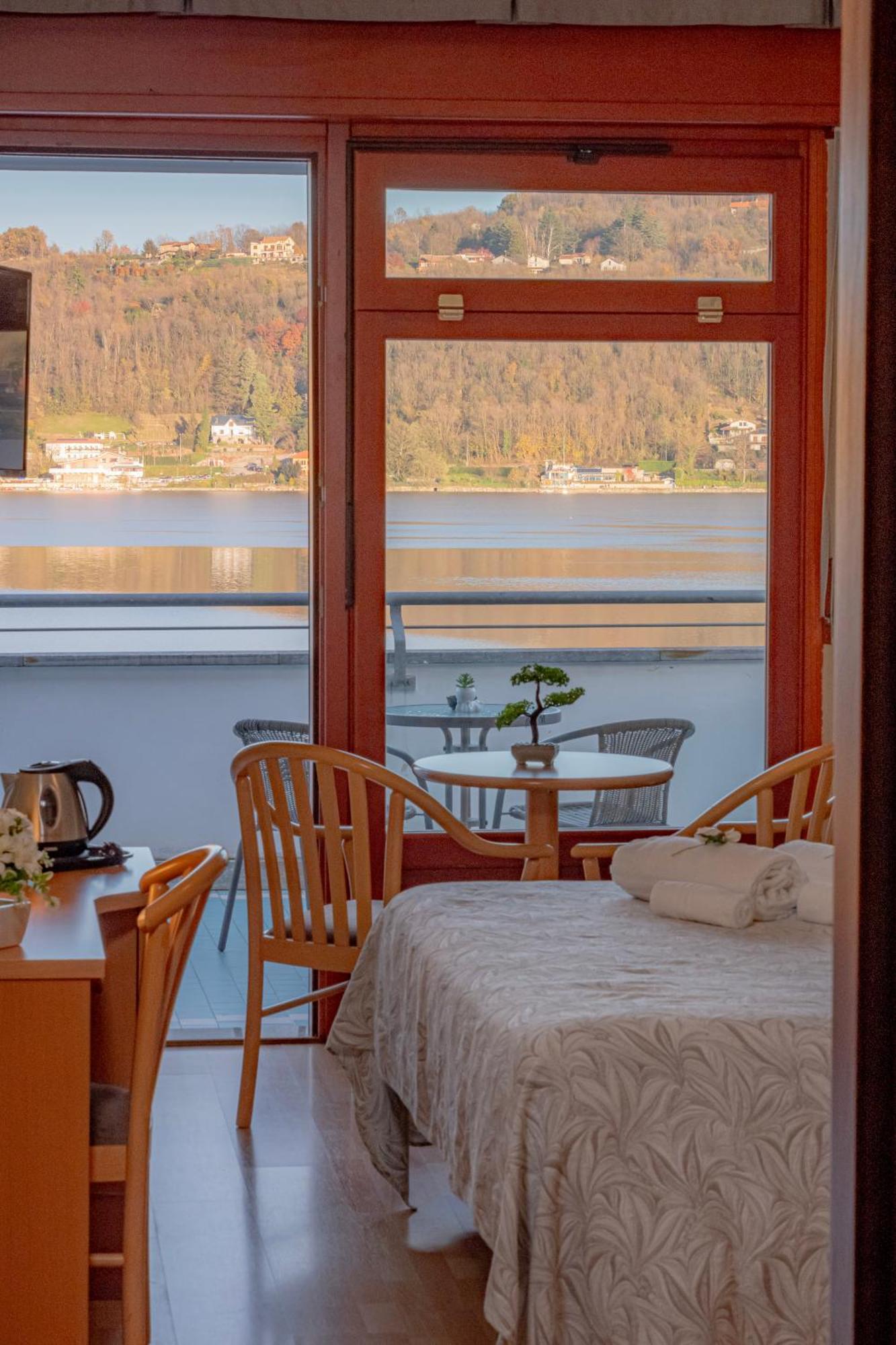 Hotel Chalet Del Lago アヴィリアーナ エクステリア 写真