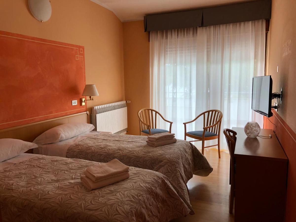 Hotel Chalet Del Lago アヴィリアーナ エクステリア 写真